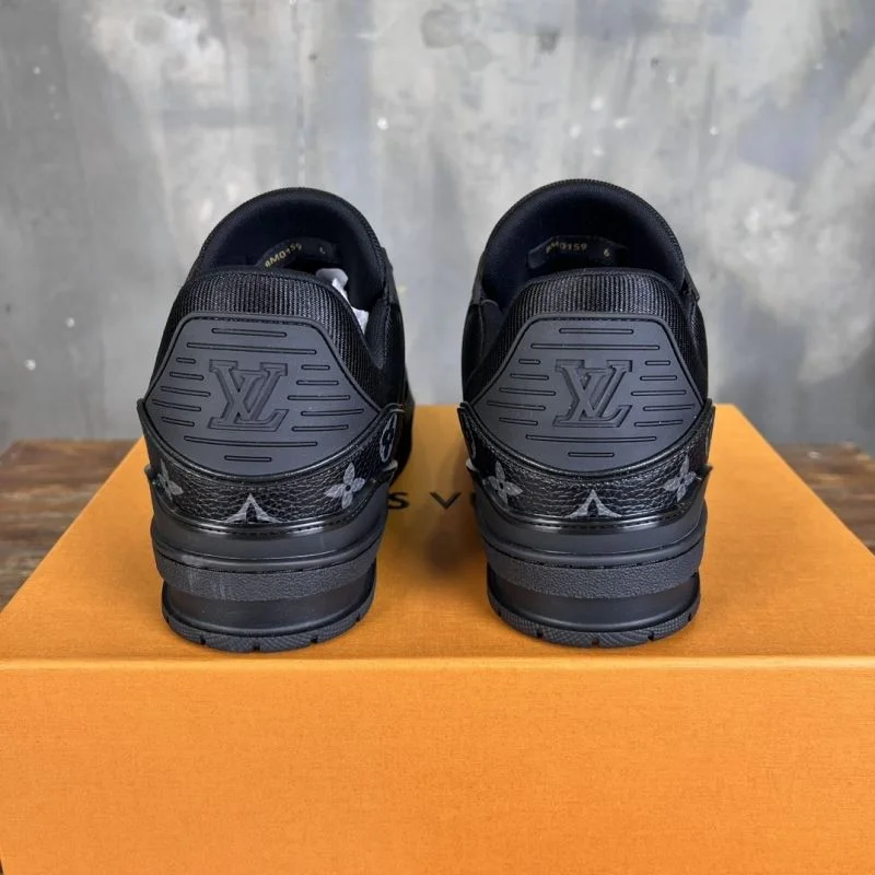Louis Vuitton Trainer Sneaker Functional 30378