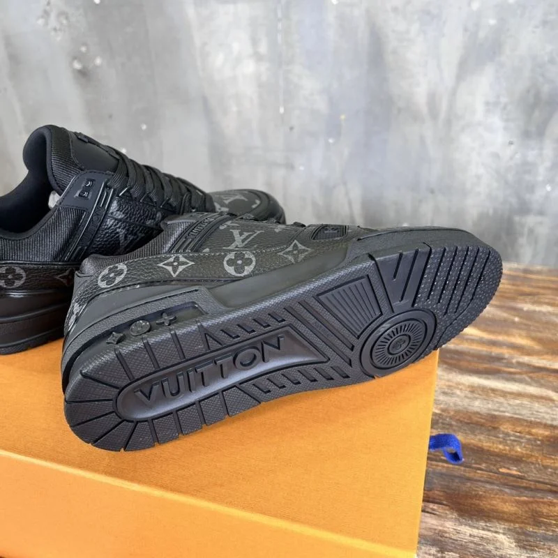 Louis Vuitton Trainer Sneaker Functional 30378