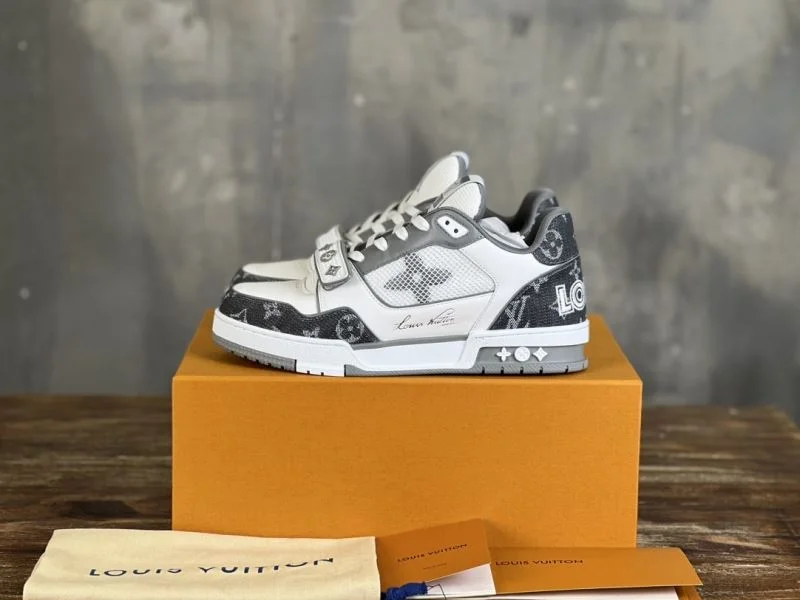 Louis Vuitton Trainer Sneaker SmoothTexture 30380