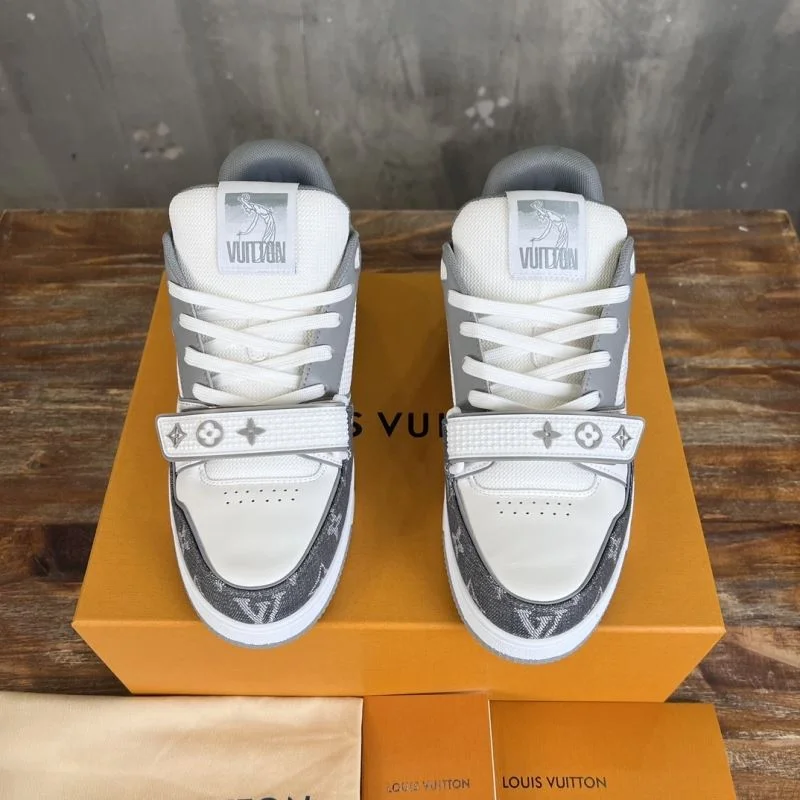 Louis Vuitton Trainer Sneaker SmoothTexture 30380