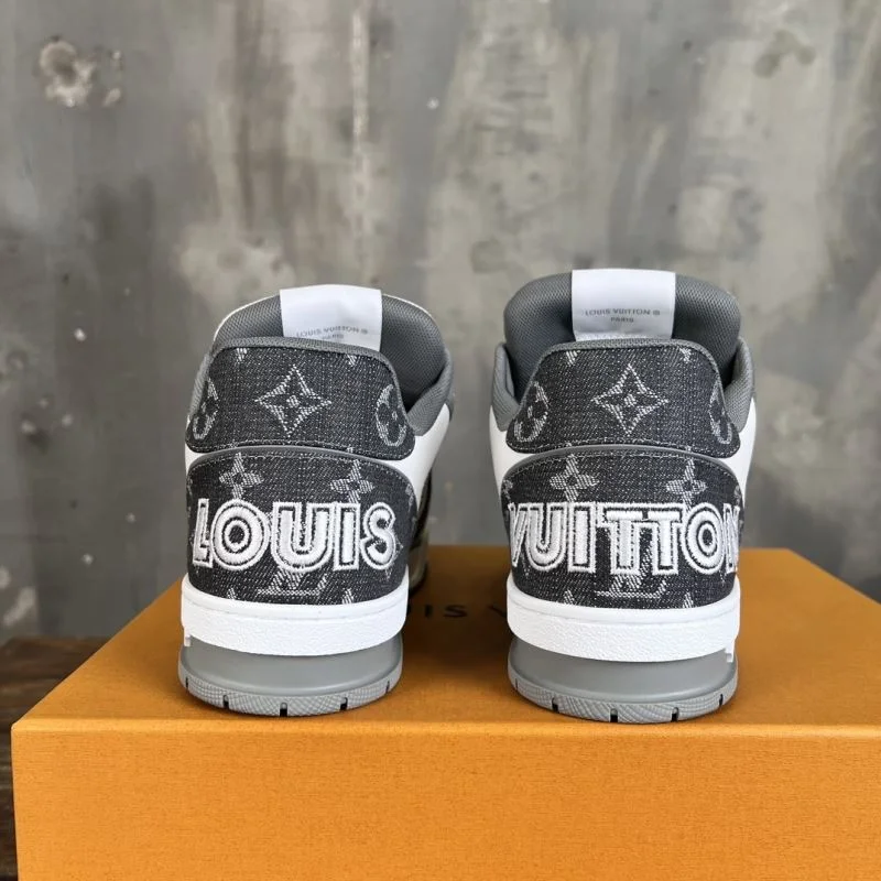 Louis Vuitton Trainer Sneaker SmoothTexture 30380