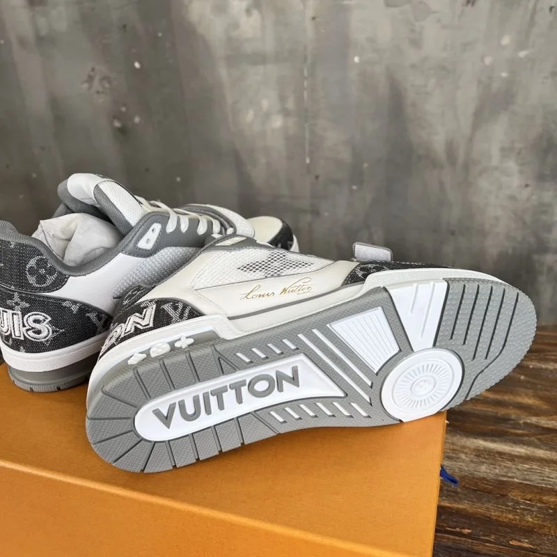 Louis Vuitton Trainer Sneaker SmoothTexture 30380