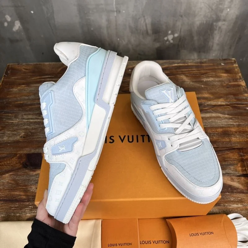 Louis Vuitton Trainer Sneaker Fashionable 30358