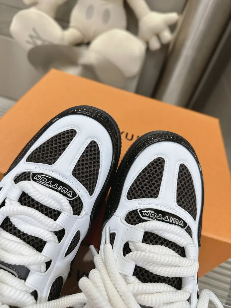 Louis Vuitton Trainer Sneaker Unisex 31559