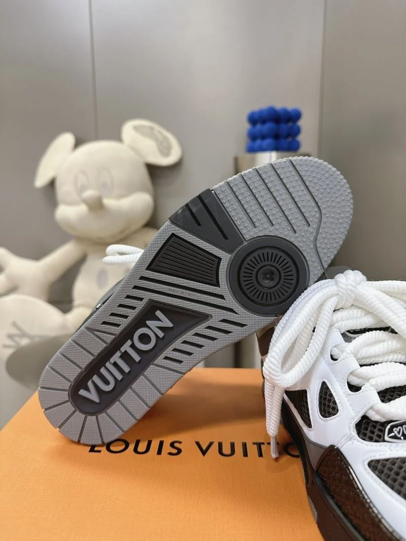 Louis Vuitton Trainer Sneaker Unisex 31559