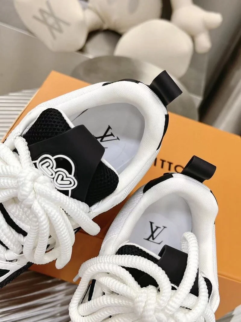 Unique Louis Vuitton Trainer Sneaker 31543
