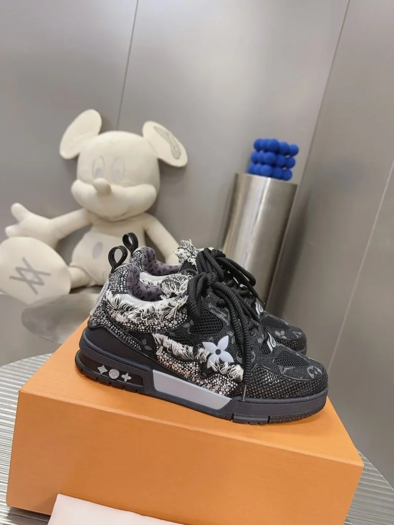 Louis Vuitton Trainer Sneaker Snug 31555