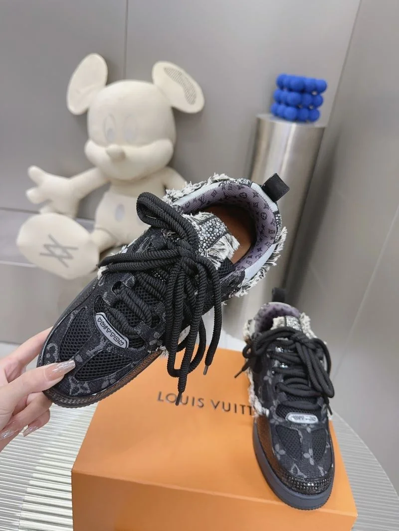 Louis Vuitton Trainer Sneaker Snug 31555