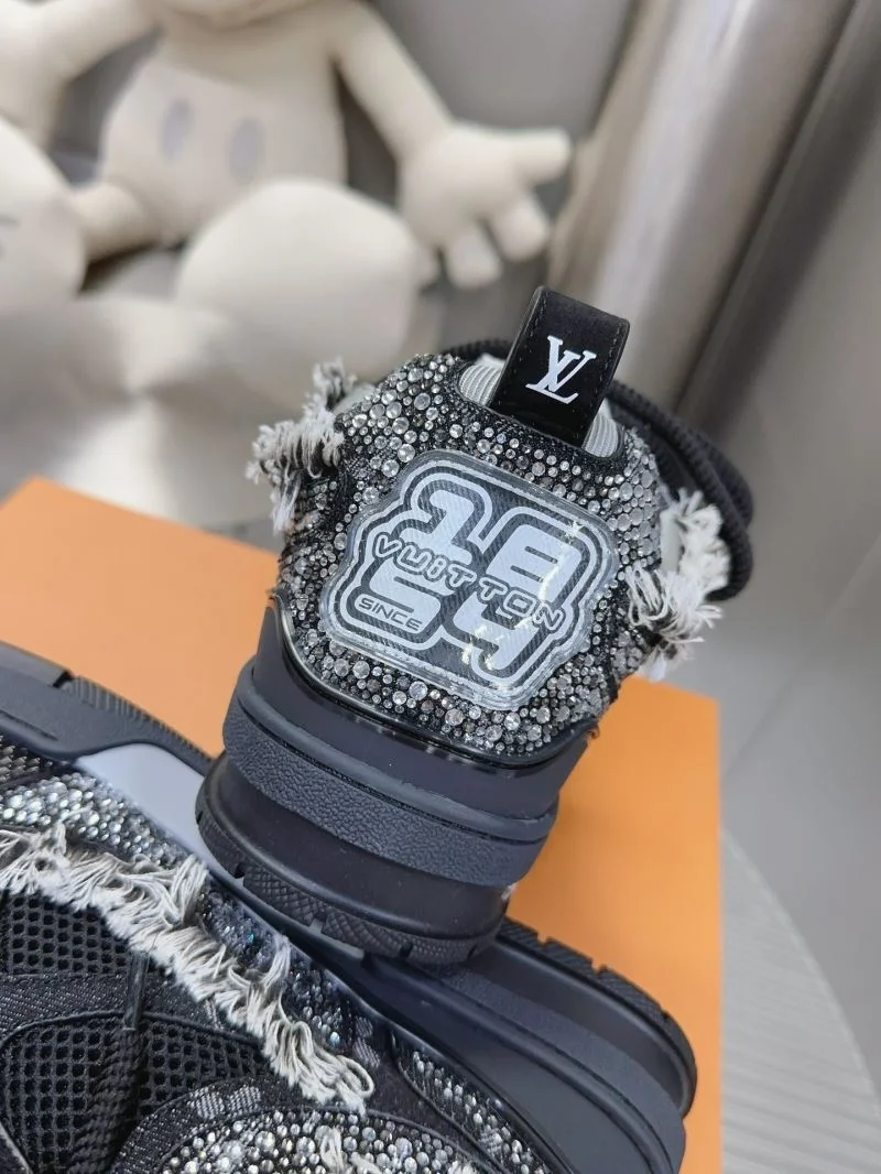 Louis Vuitton Trainer Sneaker Snug 31555