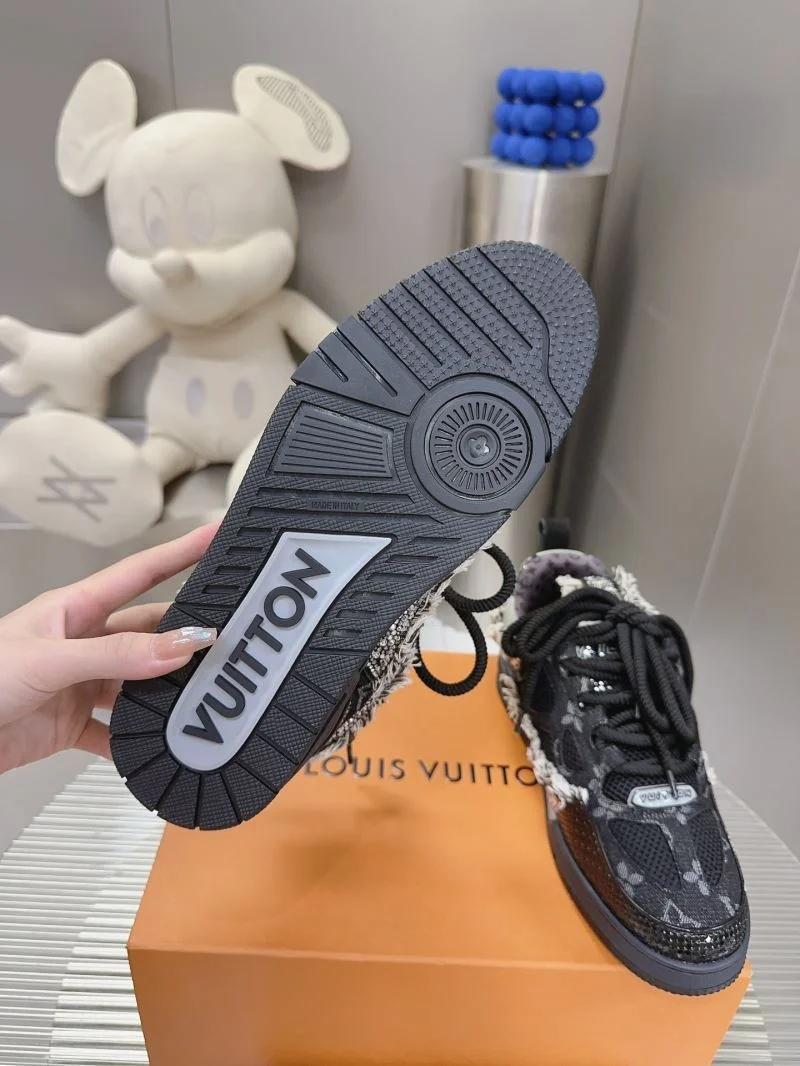 Louis Vuitton Trainer Sneaker Snug 31555