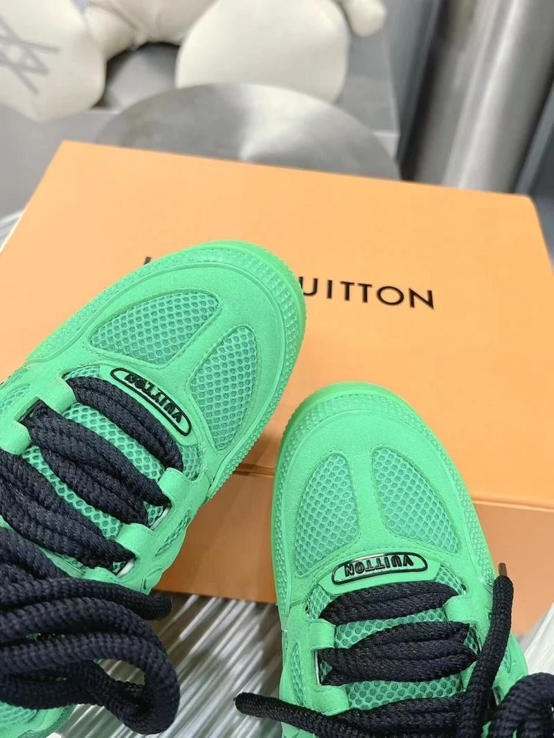 Fashionable Louis Vuitton Trainer Sneaker 31552