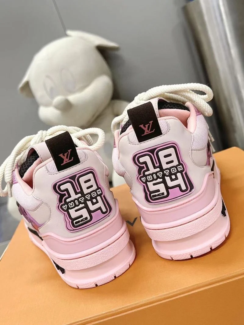 MultiPurpose Louis Vuitton Trainer Sneaker 31537