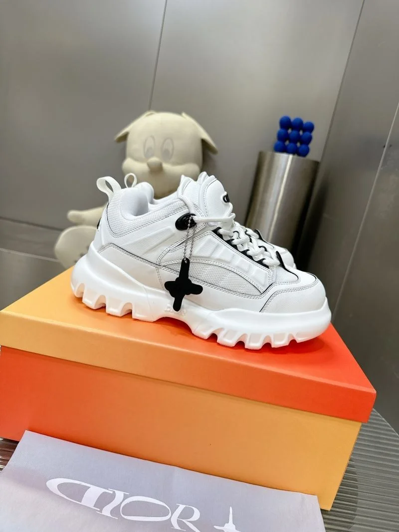 Louis Vuitton Trainer Sneaker Practical 31527