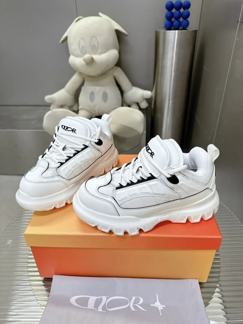 Louis Vuitton Trainer Sneaker Practical 31527