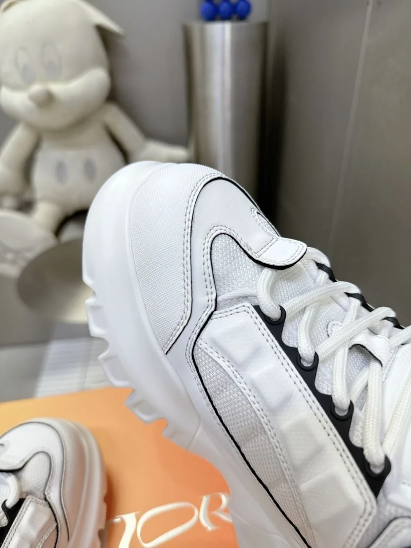 Louis Vuitton Trainer Sneaker Practical 31527
