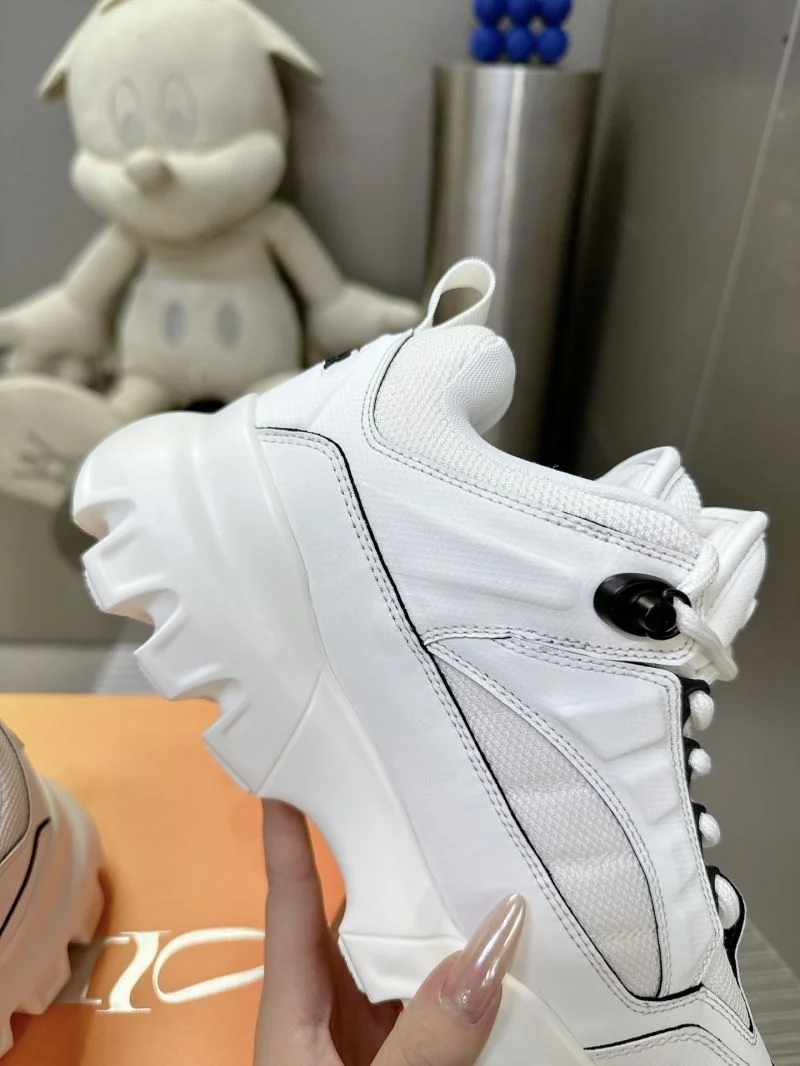Louis Vuitton Trainer Sneaker Practical 31527