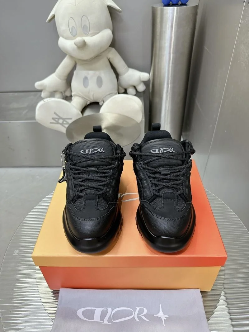 Resilient Louis Vuitton Trainer Sneaker 31539