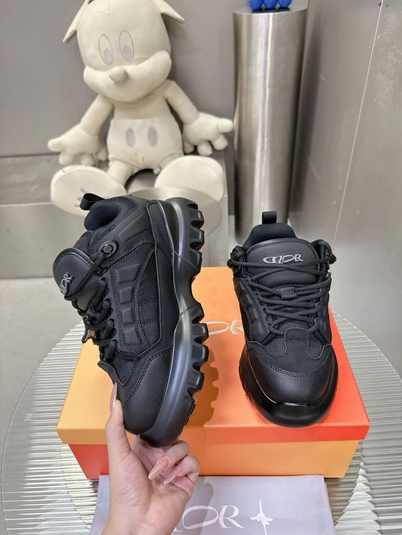 Resilient Louis Vuitton Trainer Sneaker 31539