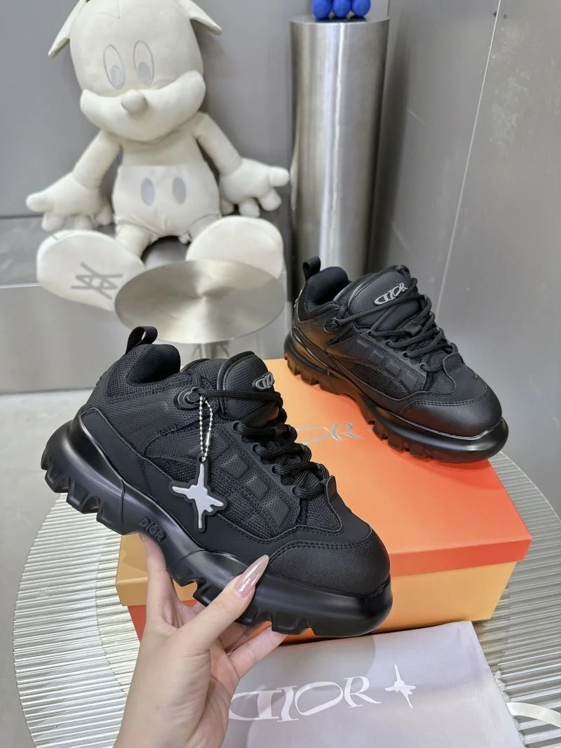 Resilient Louis Vuitton Trainer Sneaker 31539