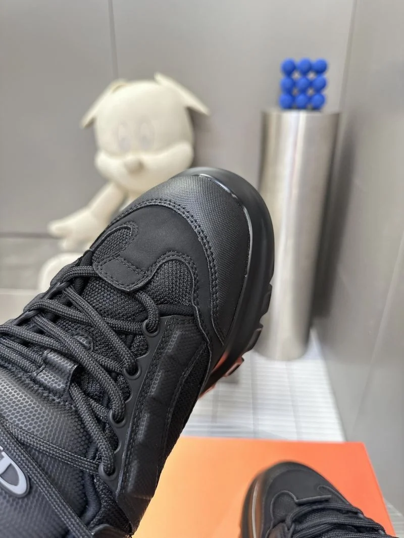Resilient Louis Vuitton Trainer Sneaker 31539