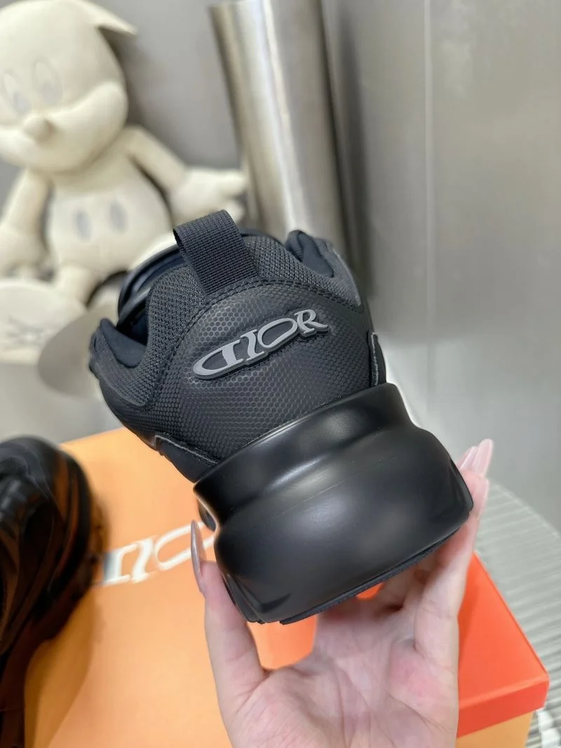 Resilient Louis Vuitton Trainer Sneaker 31539