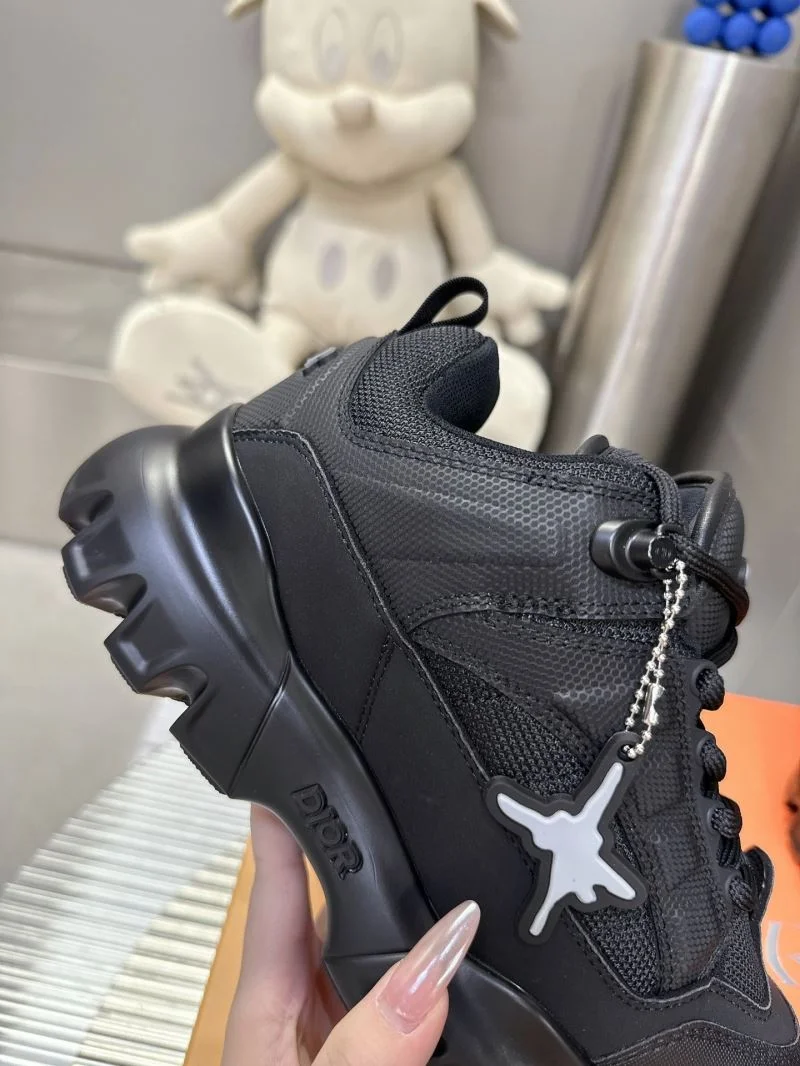 Resilient Louis Vuitton Trainer Sneaker 31539