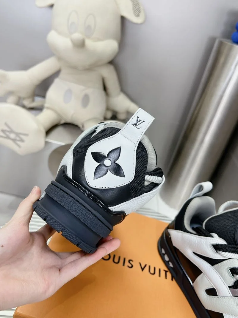 Snug Louis Vuitton Trainer Sneaker 31530