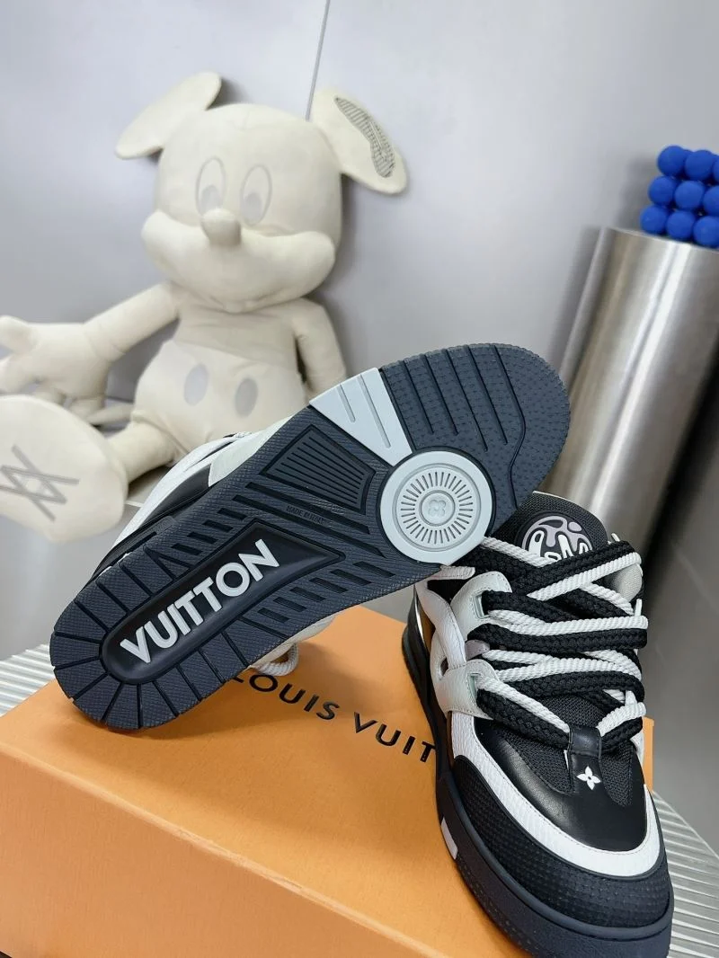 Snug Louis Vuitton Trainer Sneaker 31530