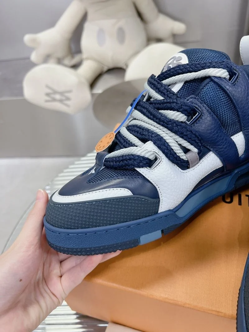 Sleek Louis Vuitton Trainer Sneaker 31545