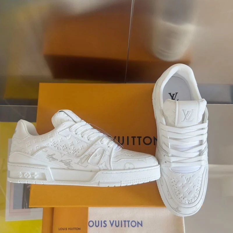 Louis Vuitton Trainer Sneaker Elegant 31554