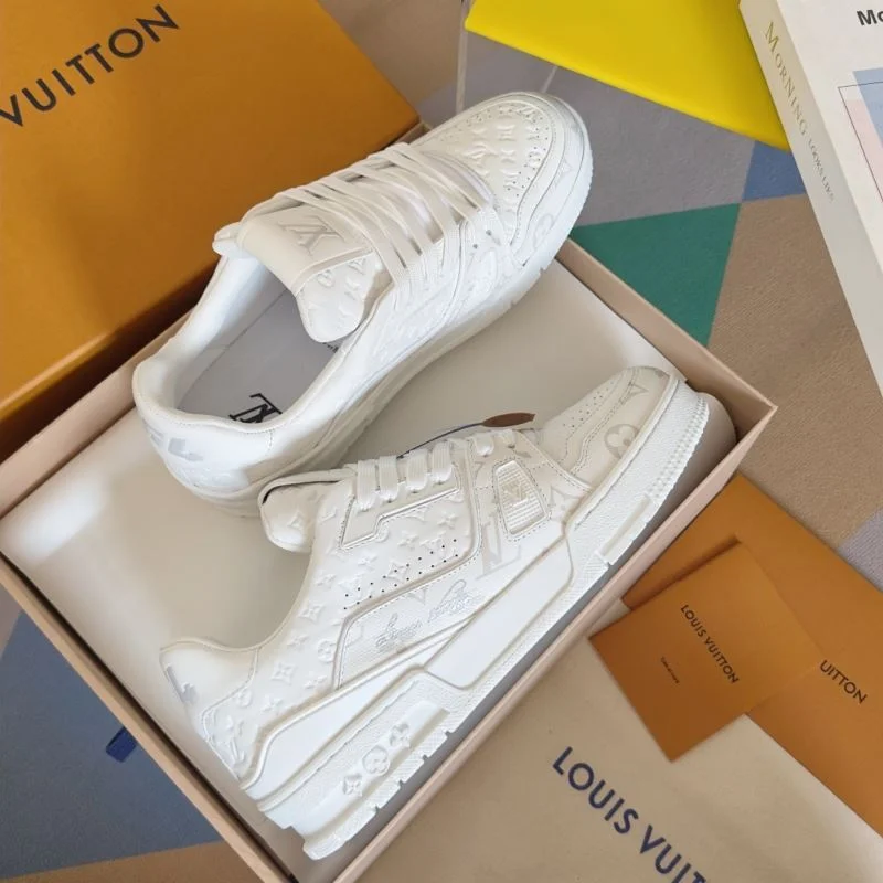 Louis Vuitton Trainer Sneaker Elegant 31554