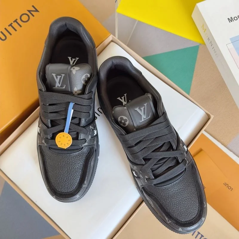 WellDesigned Louis Vuitton Trainer Sneaker 31526