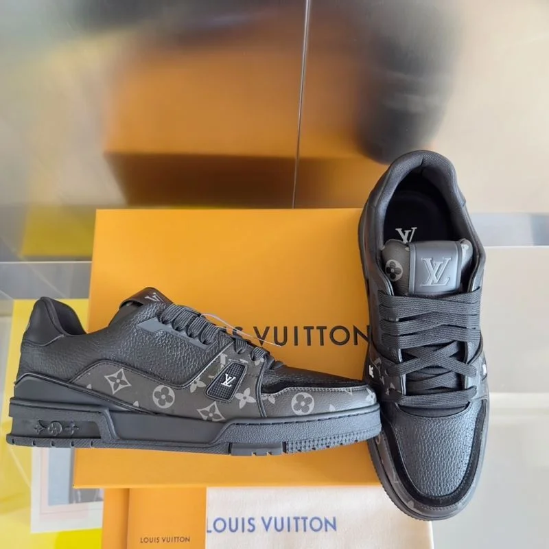WellDesigned Louis Vuitton Trainer Sneaker 31526