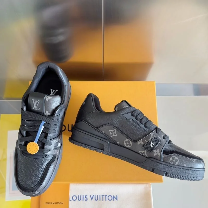 WellDesigned Louis Vuitton Trainer Sneaker 31526