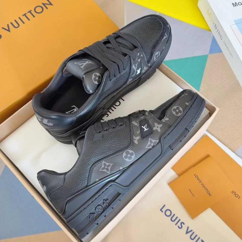 WellDesigned Louis Vuitton Trainer Sneaker 31526
