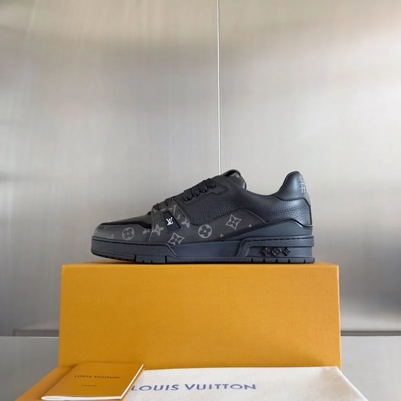 WellDesigned Louis Vuitton Trainer Sneaker 31526