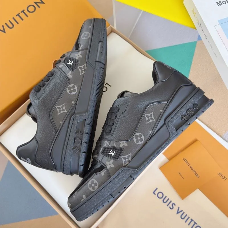 WellDesigned Louis Vuitton Trainer Sneaker 31526