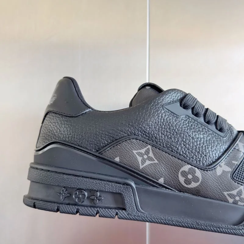 WellDesigned Louis Vuitton Trainer Sneaker 31526