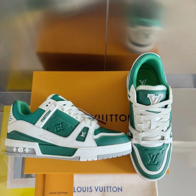 Lightweight Louis Vuitton Trainer Sneaker 31518