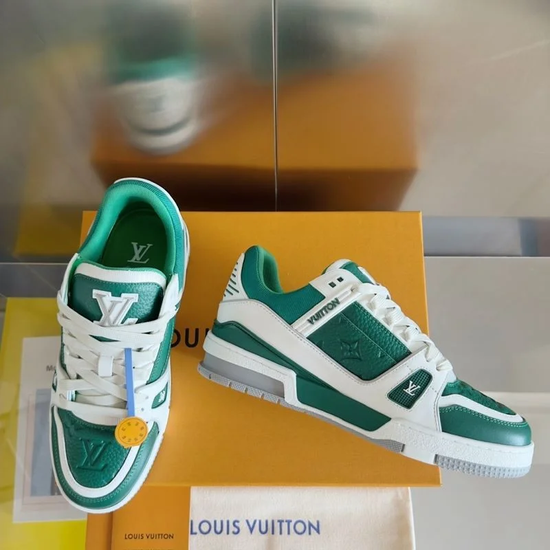 Lightweight Louis Vuitton Trainer Sneaker 31518