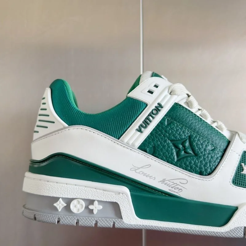 Lightweight Louis Vuitton Trainer Sneaker 31518