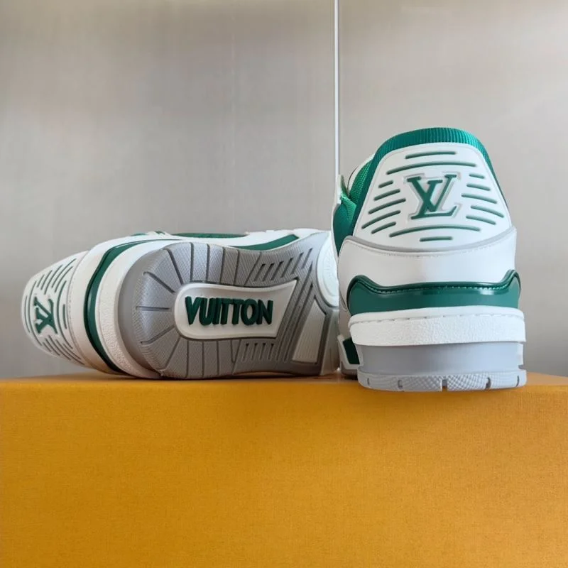 Lightweight Louis Vuitton Trainer Sneaker 31518