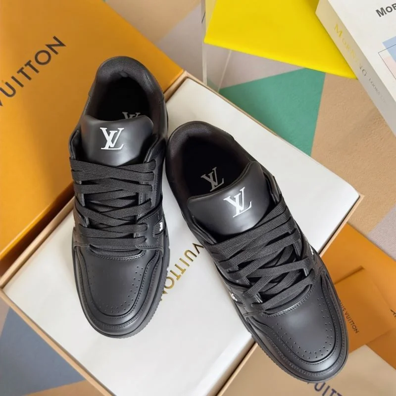 Snug Louis Vuitton Trainer Sneaker 31496