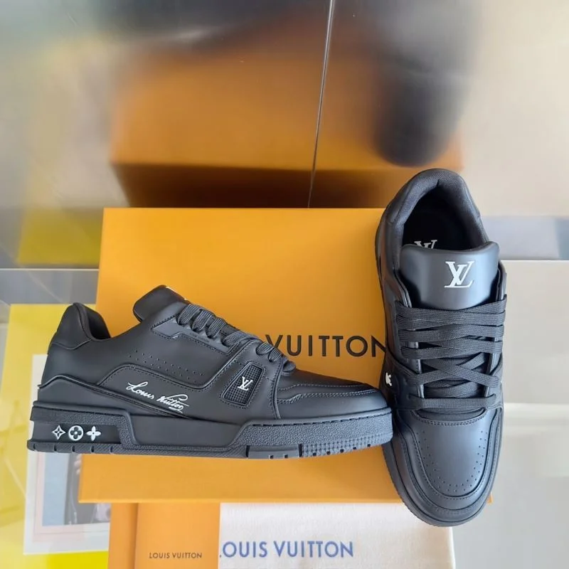 Snug Louis Vuitton Trainer Sneaker 31496