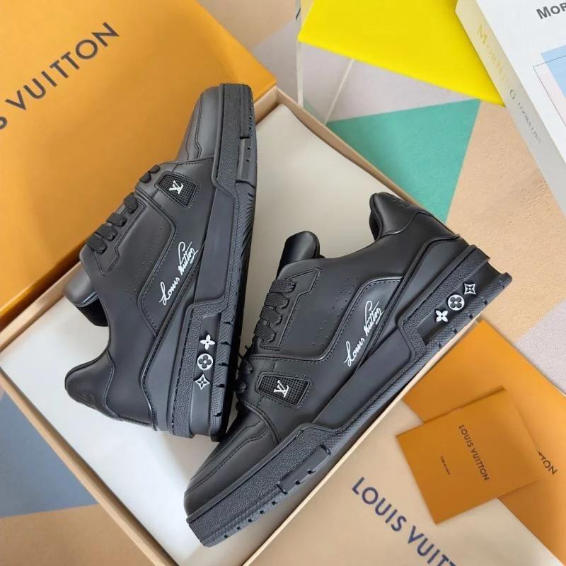 Snug Louis Vuitton Trainer Sneaker 31496