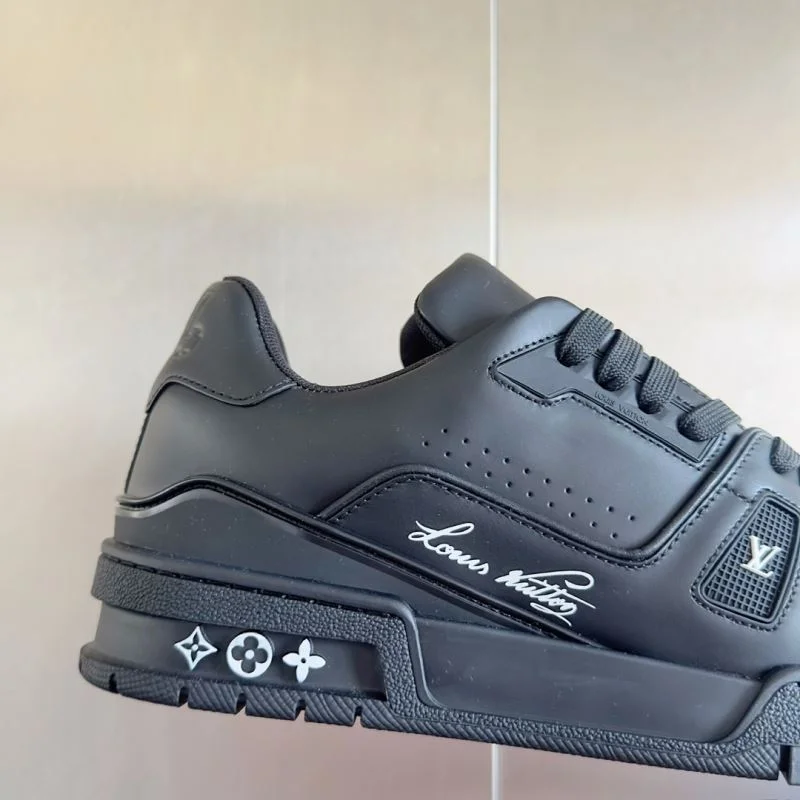 Snug Louis Vuitton Trainer Sneaker 31496