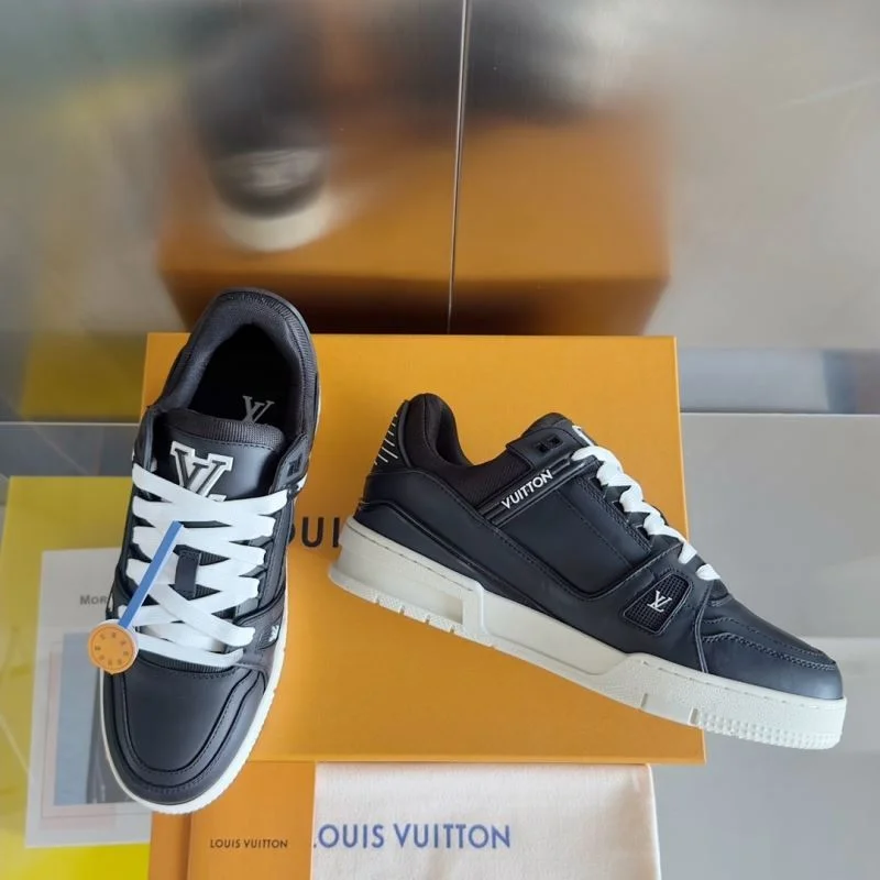 Louis Vuitton Trainer Sneaker Breathable 31512