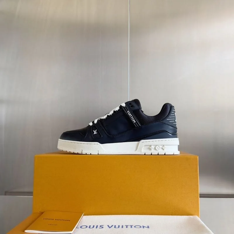 Louis Vuitton Trainer Sneaker Breathable 31512