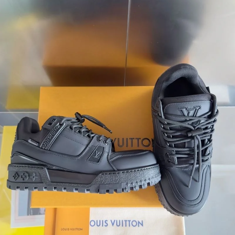 Louis Vuitton Trainer Sneaker Chic 31490