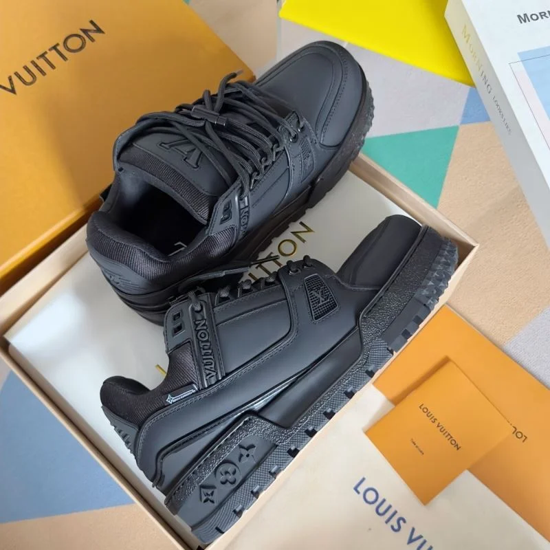 Louis Vuitton Trainer Sneaker Chic 31490